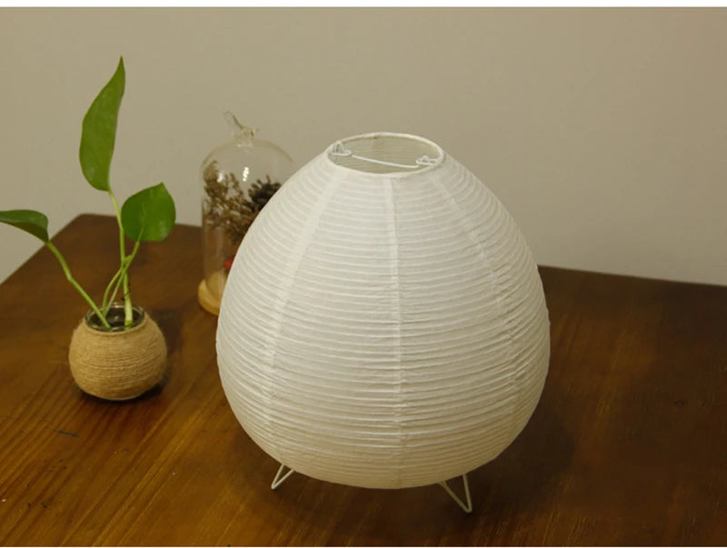 Lampe à poser en papier de riz, esprit japonais – Agay, vue d’ambiance