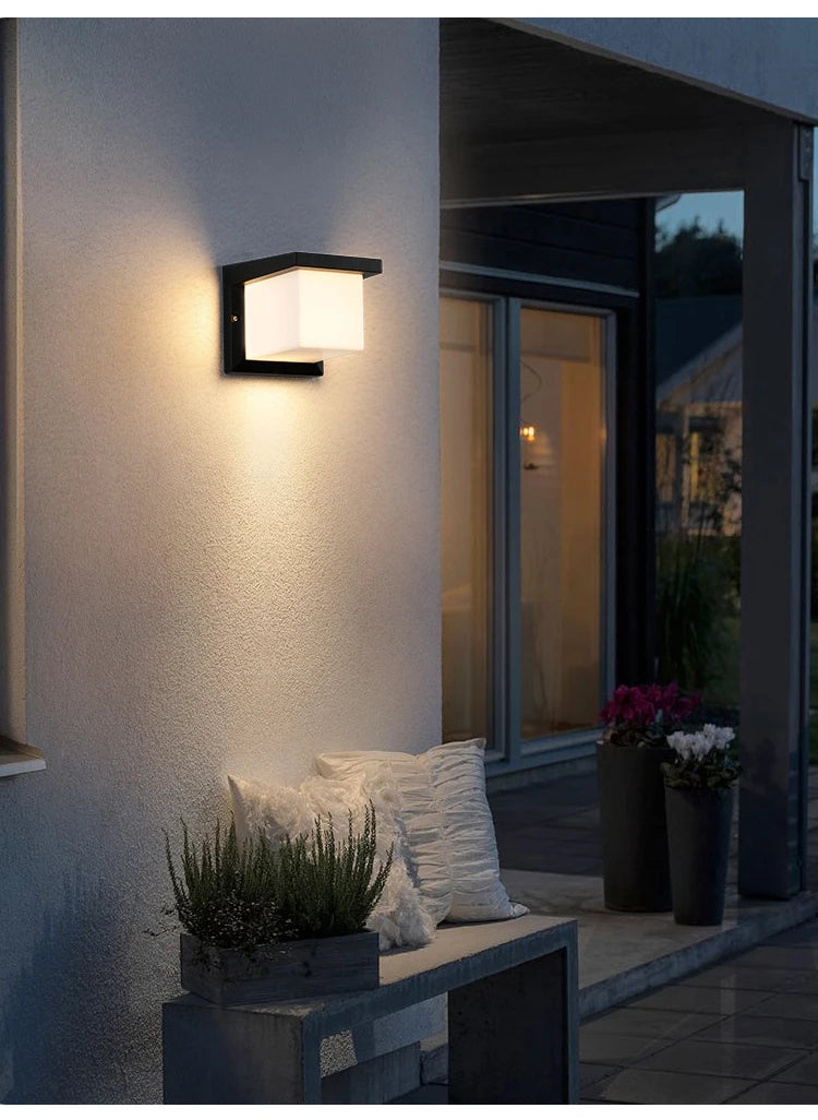 Applique extérieure LED, cinq formes, avec ou sans détecteur – Crozon, vue d’ambiance