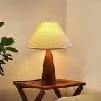 Lampadaire pied conique en bois et abat-jour en tissu – Mashiko, vue d’ambiance