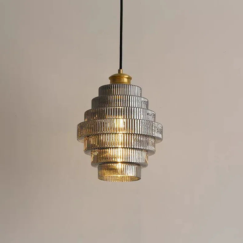 Suspension en verre strié à étages, ambre, fumé ou rose – Ragusa, sur fond clair