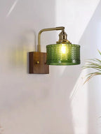 Applique en verre ciselé, laiton et bois, vert ou clair – Labeaume allumée