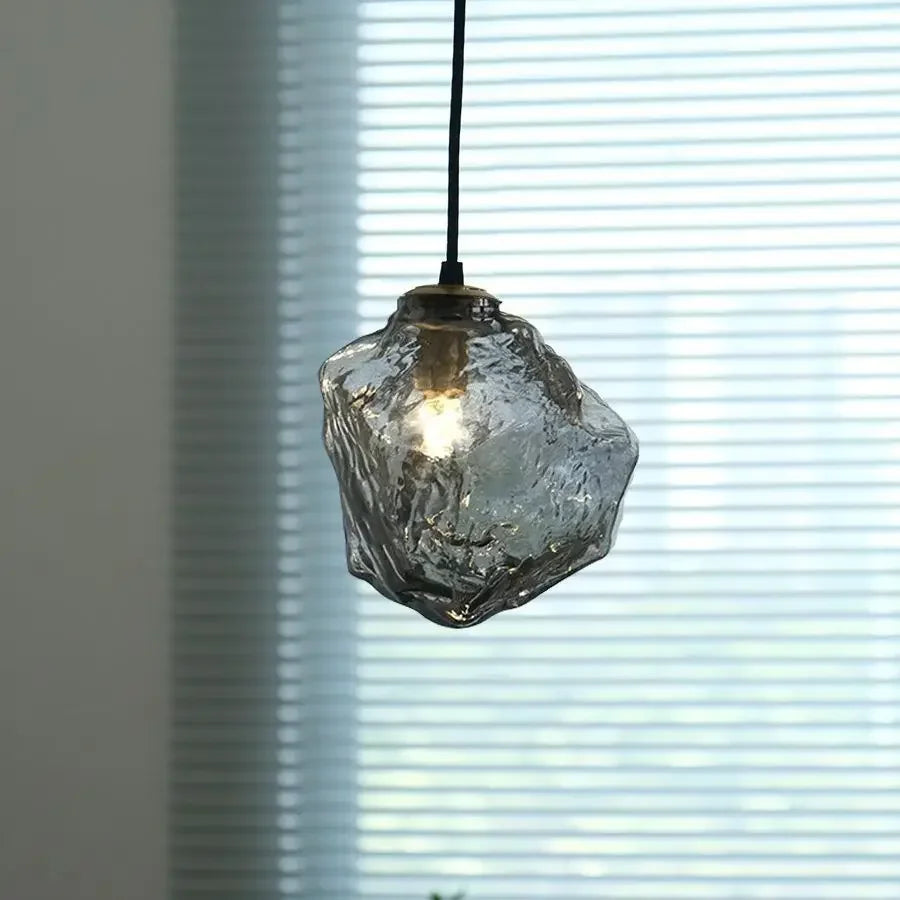 Suspension glaçon en verre, cognac, fumé ou transparent – Hakuba allumée