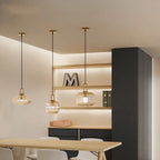 Suspension lanterne en verre strié, anse dorée – Matera dans un intérieur