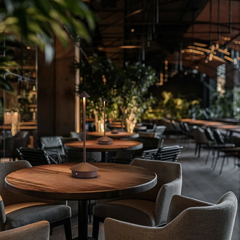 Levanto, lampe sans fil de restaurant, en situation