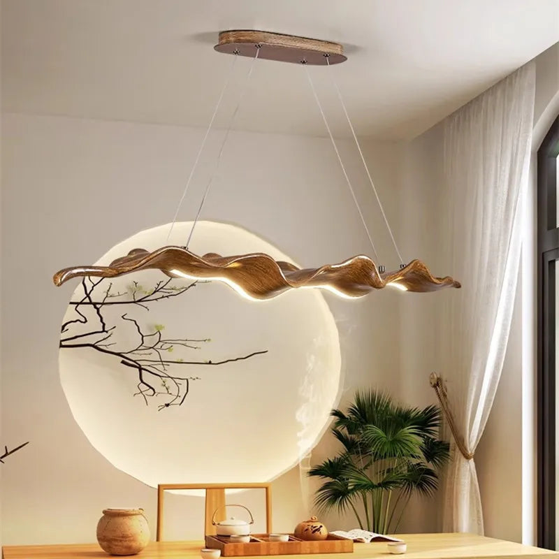 Suspension vague LED en résine effet bois – Lagos, sur fond blanc