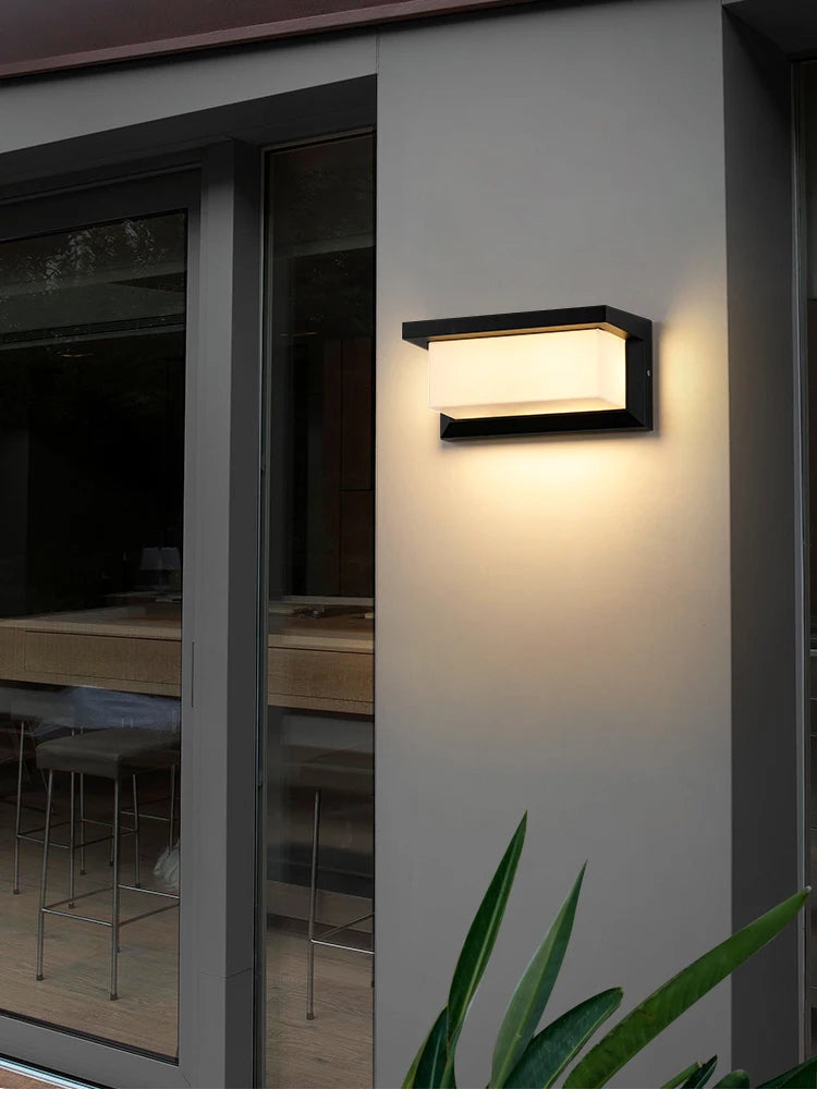 Applique extérieure LED, cinq formes, avec ou sans détecteur – Crozon, vue d’ambiance