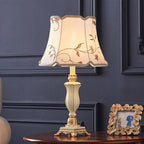 Lampe de chevet classique, pied balustre et abat-jour brodé – Azay, finition pied ivoire
