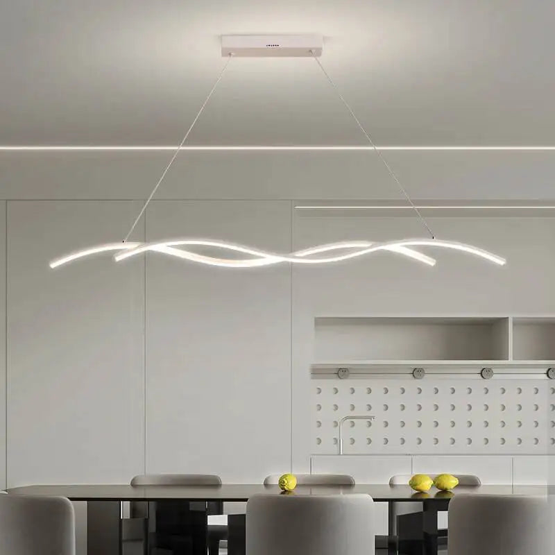Suspension LED double vague, blanc ou noir, 90 à 150 cm – Atrani, vue d’ambiance