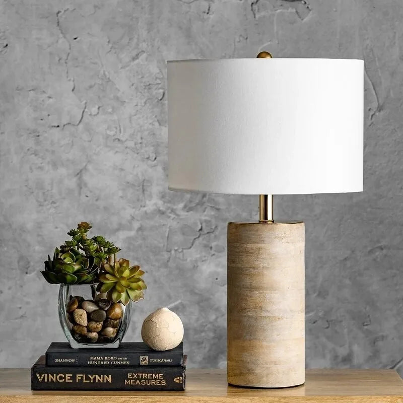 Lampe à poser pied en bois cérusé et abat-jour blanc – Barbizon, vue d’ambiance
