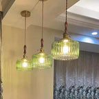 Suspension rampe en verre ciselé, 3 ou 4 lumières – Goudargues dans un intérieur