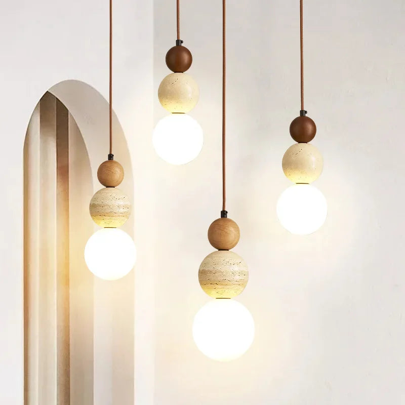 Suspension boule en pierre et bois, style wabi-sabi – Kinosaki dans un intérieur