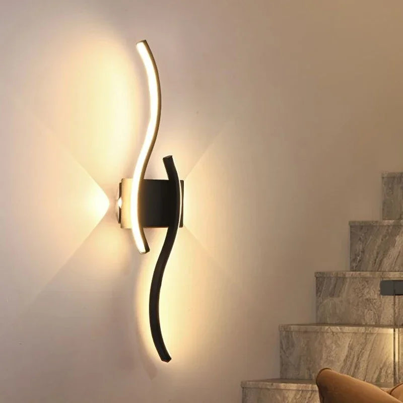 Applique LED vague horizontale, doré, noir ou blanc – Talmont, vue d’ambiance