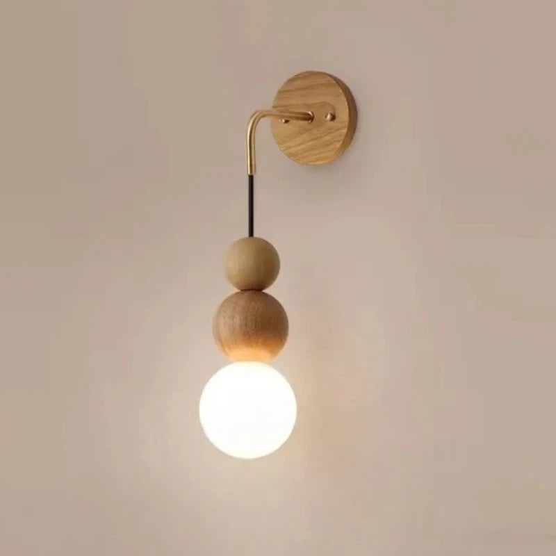 Applique perles de noyer ou bois clair et globe opalin – Nagahama allumée