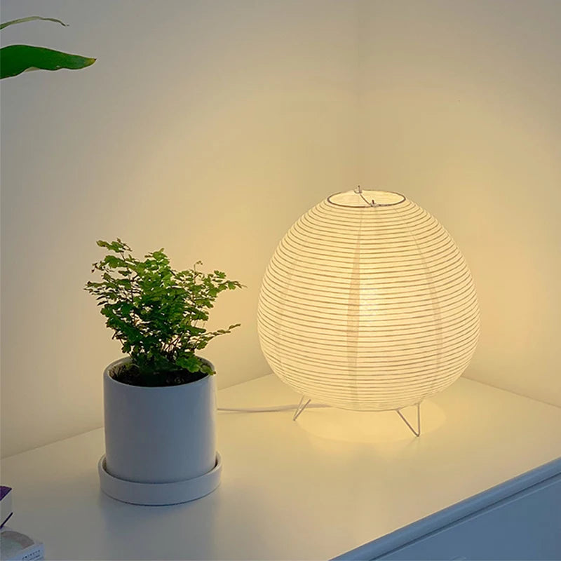 Lampe à poser en papier de riz, esprit japonais – Agay, vue d’ambiance