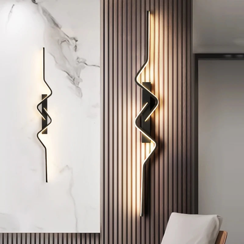 Applique LED ligne sinueuse en aluminium noir, 80 ou 100 cm – Gardone, vue d’ambiance