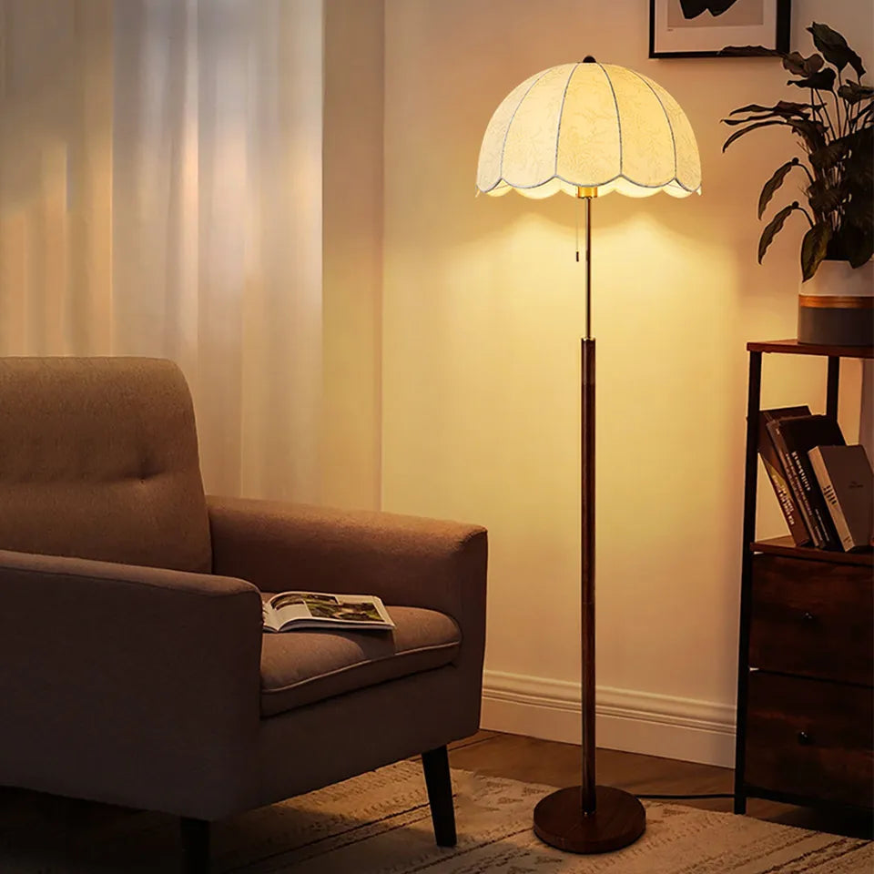 Lampadaire minimaliste en cristal, deux modèles – Cernobbio dans un intérieur