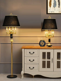 Lampadaire, abat-jour noir