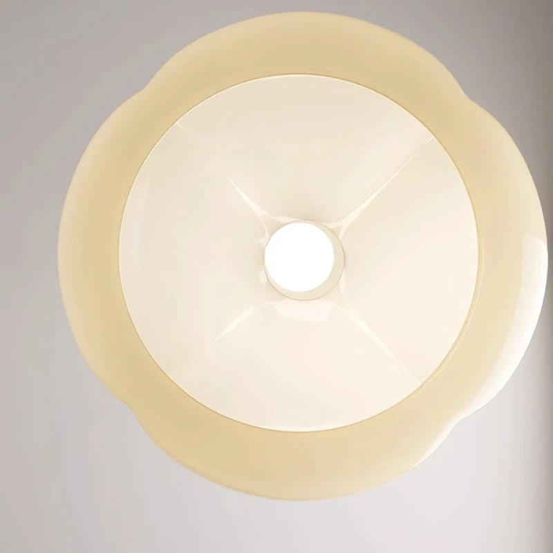 Plafonnier coupole en verre orange ou crème – Belleville, sur fond clair