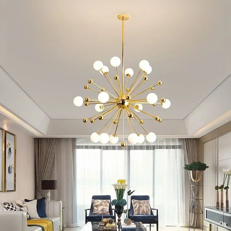 Lustre Spoutnik doré à globes opalins, 11 à 18 lumières – Sceaux, vue d’ambiance