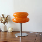 Lampe à poser macaron en verre coloré – Juan-les-Pins, vue d’ambiance