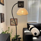 Lampadaire rétro, abat-jour en lin, H 155 cm – Asolo dans un intérieur