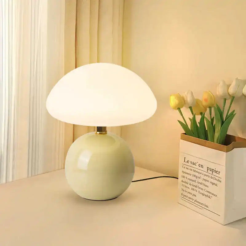 Lampe à poser champignon, pied en céramique – Grasse, vue d’ambiance