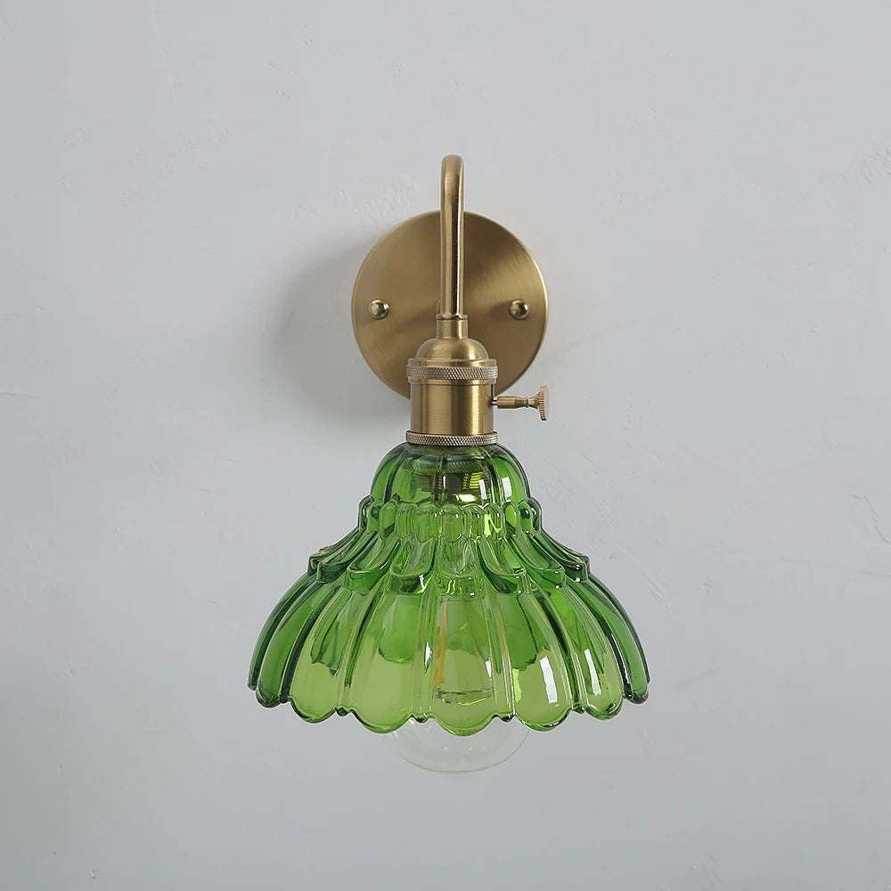 Applique en laiton et verre à fleurs, vert, ambré ou clair – Sospel, sur fond clair