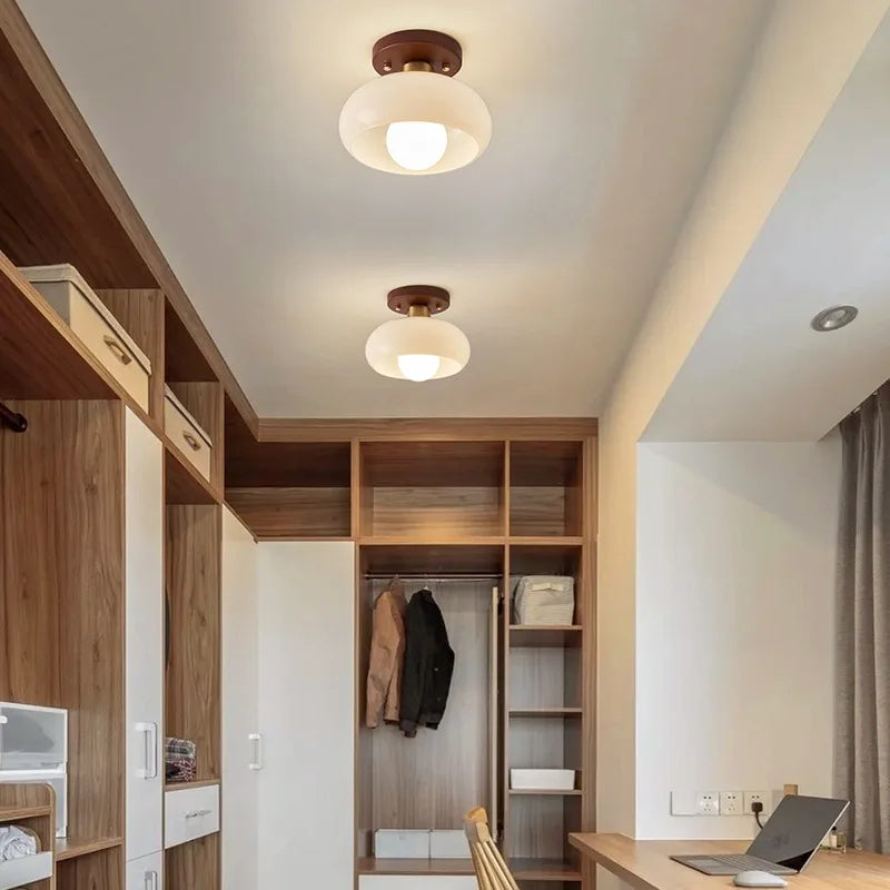 Plafonnier noyer et cuivre, quatorze modèles – Saint-Germain dans un intérieur
