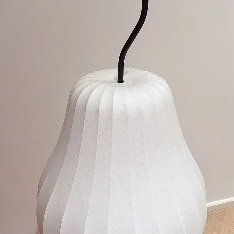 Lampadaire poire en soie, style japonais – Gion, sur fond clair