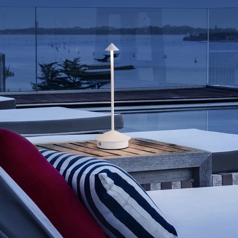 Levanto, lampe sans fil de restaurant, en situation
