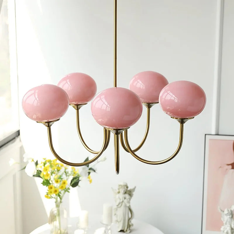 Suspension lustre à globes de verre, rose, crème ou blanc – Sèvres, vue d’ambiance