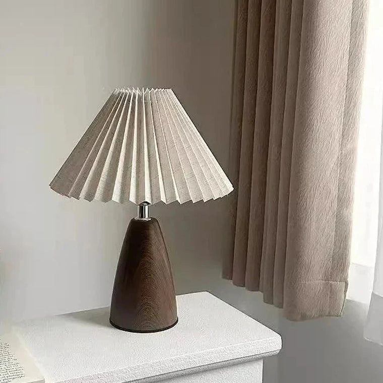 Lampe à poser bois de noyer et abat-jour plissé lin ou fleuri – Iwami