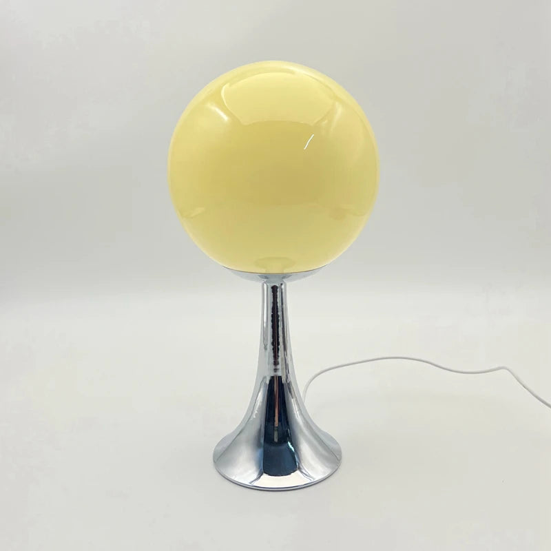 Lampe à poser globe de verre sur pied chromé – Cabourg, finition crème