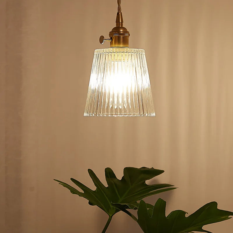 Suspension cloche en verre strié transparent, rétro – Orta, vue d’ambiance