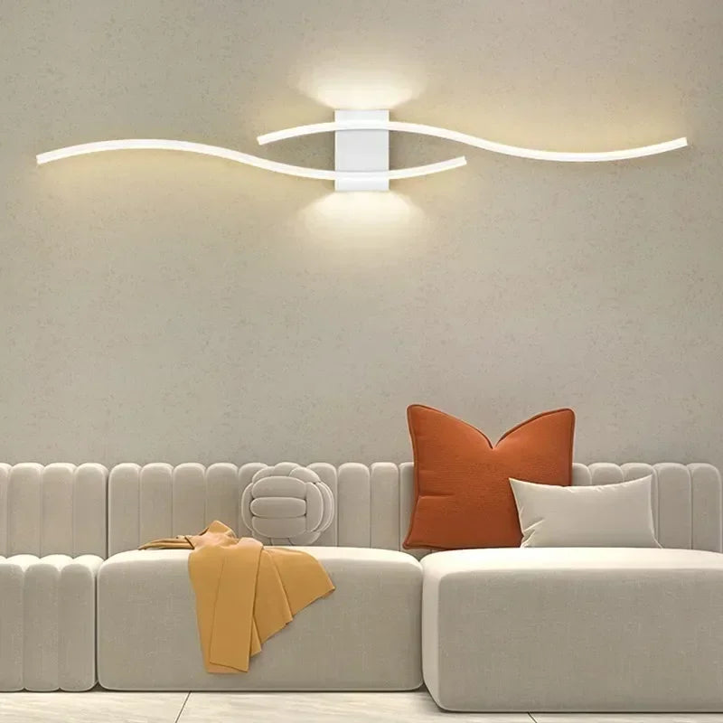 Applique LED vague horizontale, doré, noir ou blanc – Talmont, vue d’ambiance