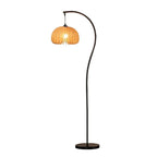 Lampadaire vintage wabi-sabi, H 155 cm – Vernazza, sur fond blanc