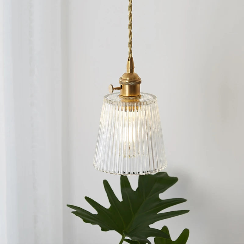Suspension cloche en verre strié transparent, rétro – Orta, vue d’ambiance