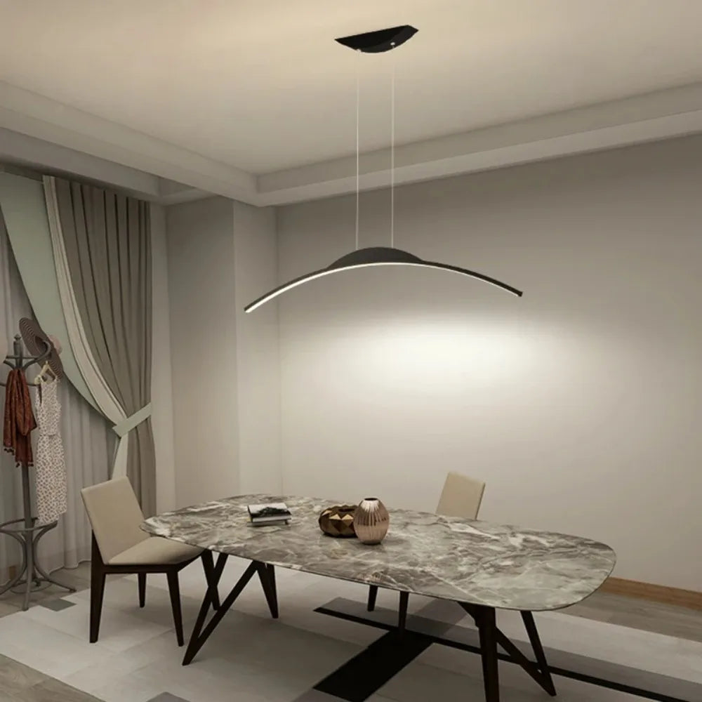 Lustre arc de lumière LED, 100 ou 120 cm, télécommande – Tanlay, vue d’ambiance