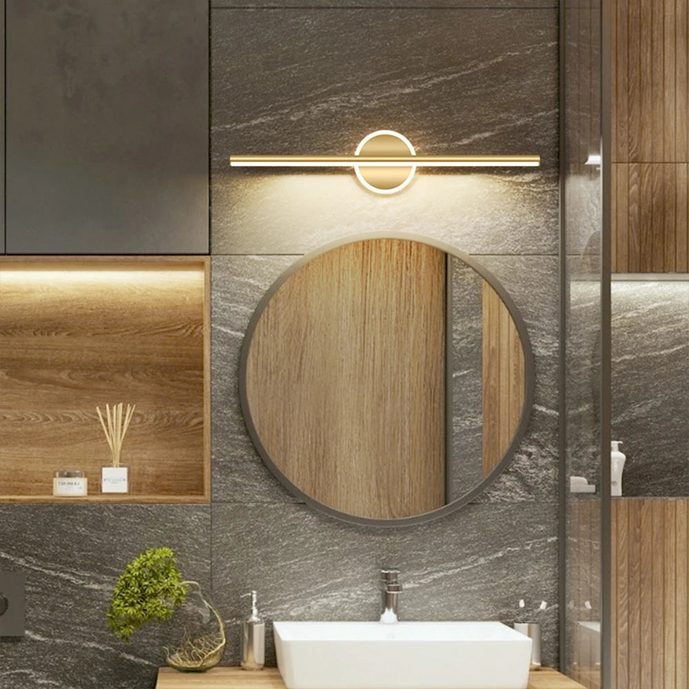 Applique LED barre fine et disque, noir ou doré, 40 à 80 cm – Saturnia dans un intérieur
