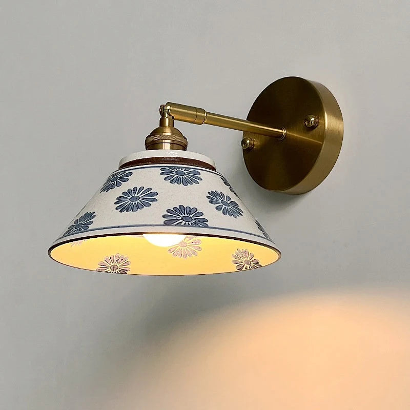 Suspension ou applique en céramique peinte, motifs bleus – Vinsobres, sur fond clair