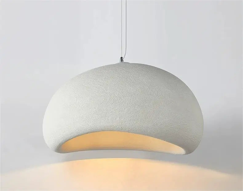 Suspension galet wabi-sabi, Ø 30 à 50 cm – Beauregard, sur fond clair