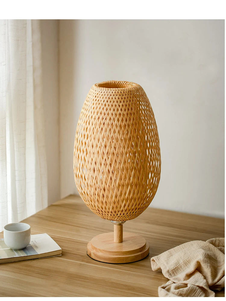 Lampe à poser en bambou tressé, forme ovoïde – Salers, finition ø 18 × H 48 cm