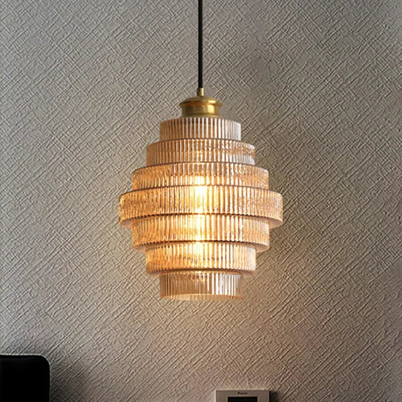 Suspension en verre strié à étages, ambre, fumé ou rose – Ragusa allumée