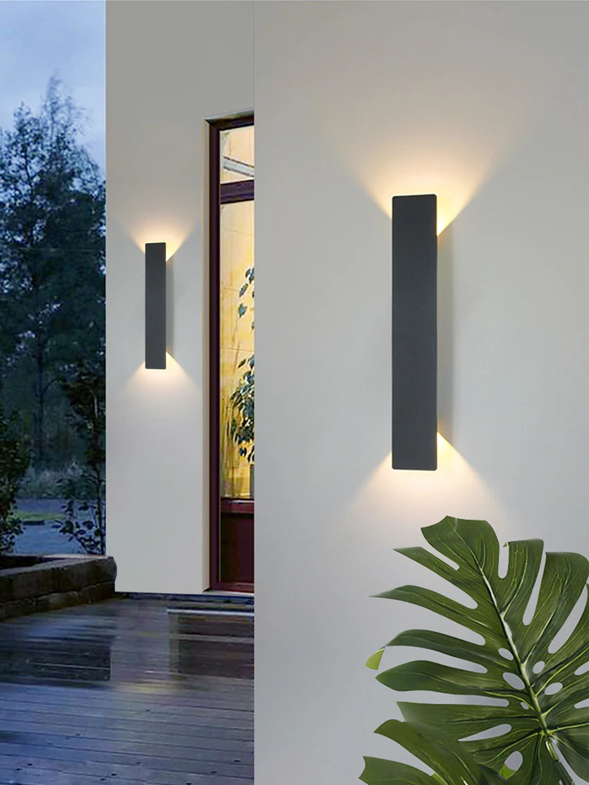 Applique extérieure colonne haut et bas, 20 ou 61 cm – Seignosse, vue d’ambiance
