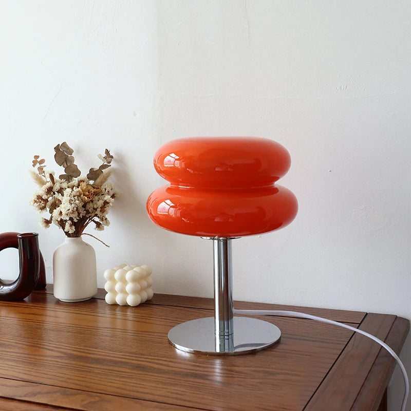 Lampe à poser macaron en verre coloré – Juan-les-Pins dans un intérieur