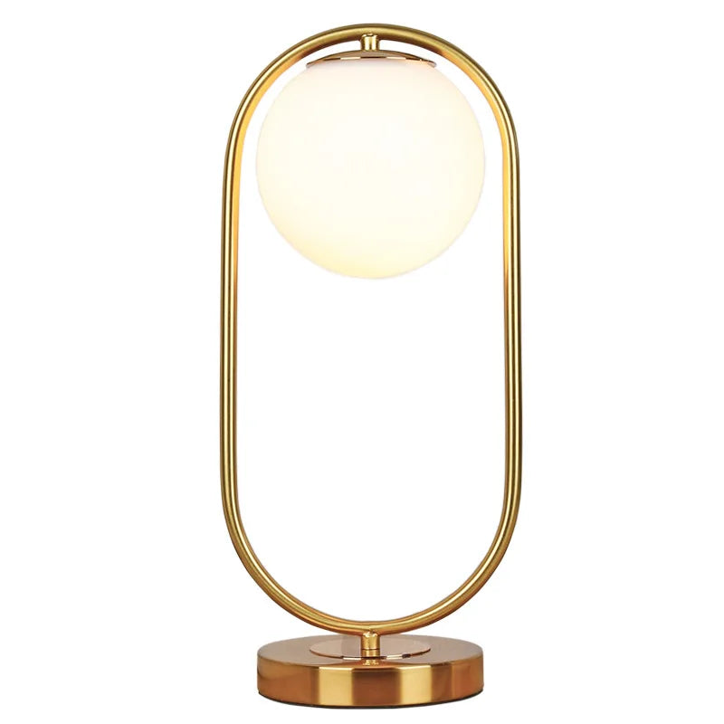 Lampe globe opalin dans un anneau, doré ou noir – Lugano, sur fond blanc