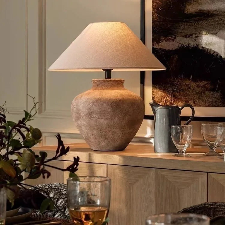 Lampe jarre en céramique, vert émaillé ou terre cuite – Fayence dans un intérieur