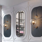 Applique sur tige, verre soufflé et grille en métal perforé – Barfleur, vue d’ambiance
