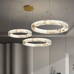 Suspension anneau effet albâtre, LED intégrée – Urbino, vue d’ambiance