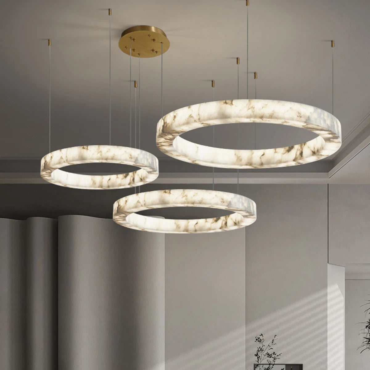 Suspension anneau effet albâtre, LED intégrée – Urbino, vue d’ambiance